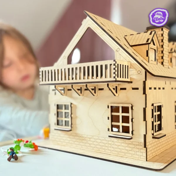 ALT: Drewniany domek DIY Domek ze sklejki do samodzielnego złożenia – 2 piętra, kominek i balkon